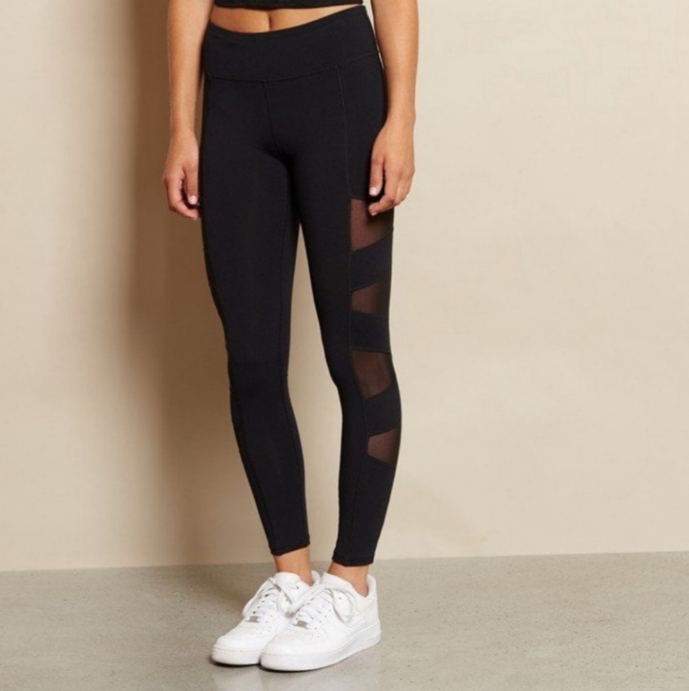 Leggings with mesh panelling